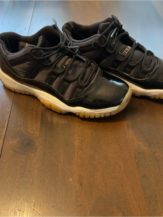 Youth 6Y Nike Air Jordan 11 Retro Low Sneakers Black Bleach Coral - Picture 2 of 9